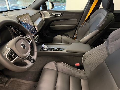 New 2026 Volvo XC60 T8 Polestar image 18