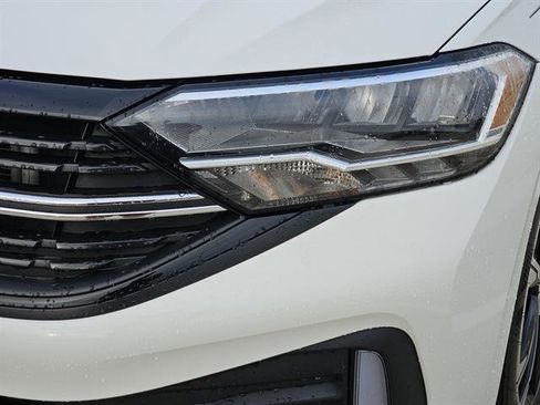 Used 2023 Volkswagen Jetta Sport image 5