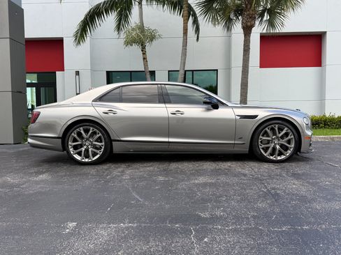 Used 2023 Bentley Flying Spur V8 AWD/4WD image 2