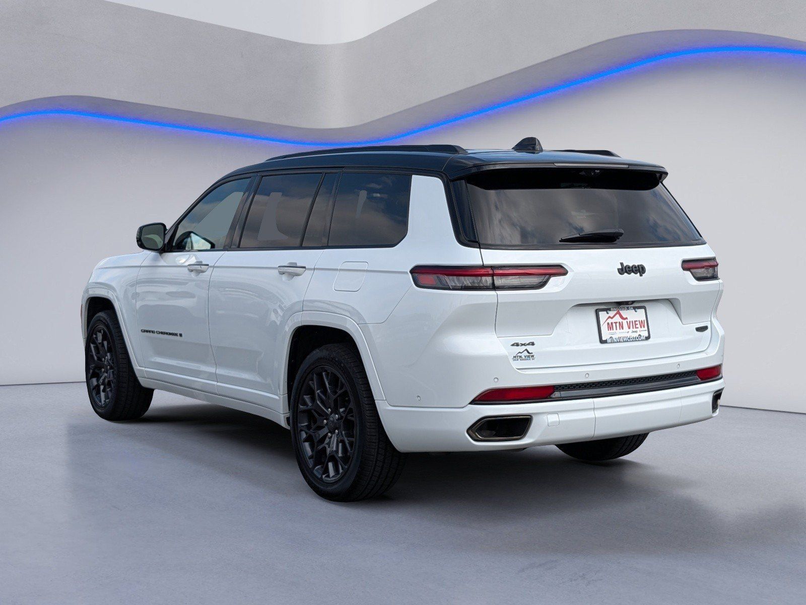 Used 2025 Jeep Grand Cherokee L Summit w/ Advanced Protech Group IV AWD/4WD image 7