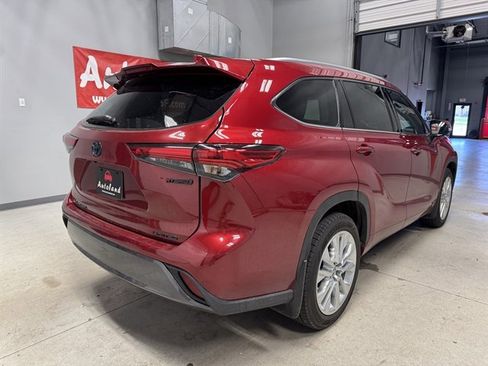 Used 2021 Toyota Highlander Limited AWD/4WD image 7