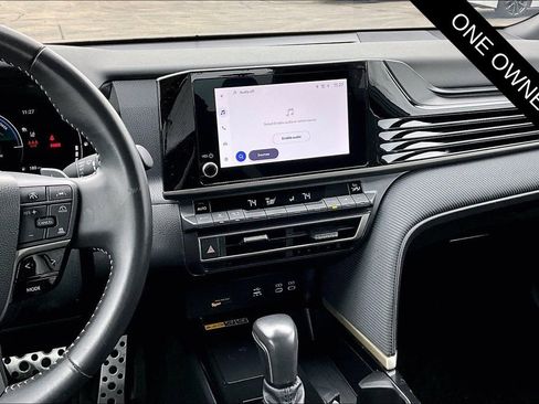 Used 2025 Toyota Camry SE image 9