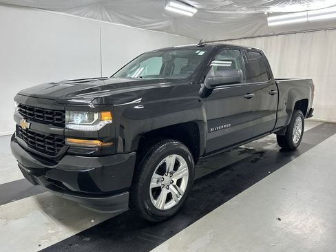 Used 2018 Chevrolet Silverado 1500 Custom w/ Custom Value Package AWD/4WD image 5