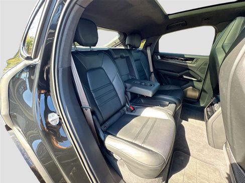 Used 2025 Porsche Cayenne Turbo image 15