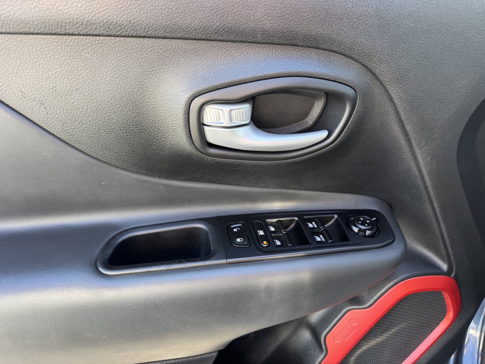 Used 2023 Jeep Renegade Trailhawk AWD/4WD image 18