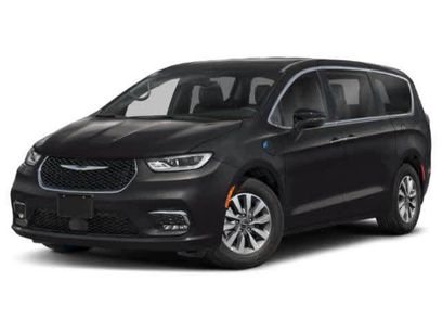 Used 2025 Chrysler Pacifica Pinnacle