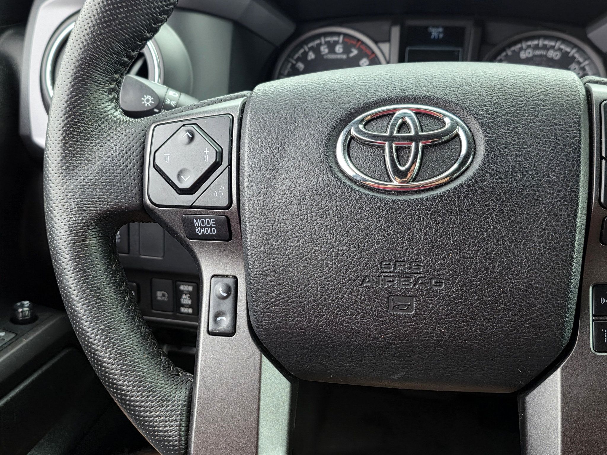 Used 2021 Toyota Tacoma TRD Off-Road w/ Technology Package AWD/4WD image 30