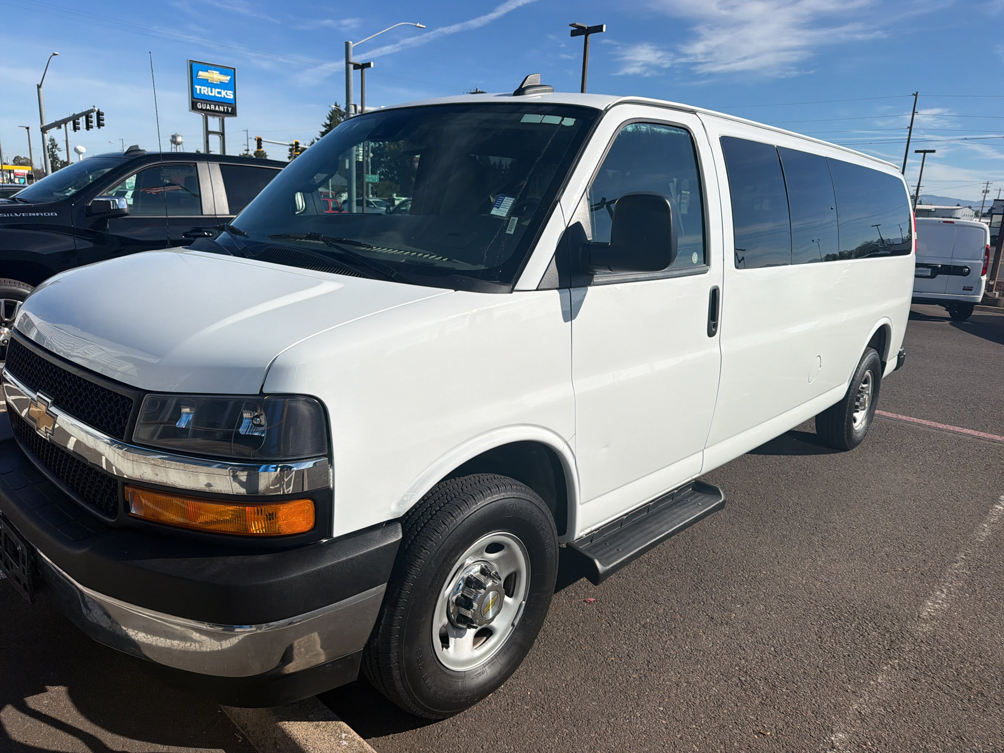 Used 2025 Chevrolet Express 3500 LT w/ LT Preferred Equipment Group RWD image 2