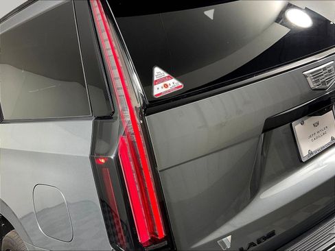 Certified 2025 Cadillac Escalade Sport Platinum w/ LPO, ONYX Package AWD/4WD image 23