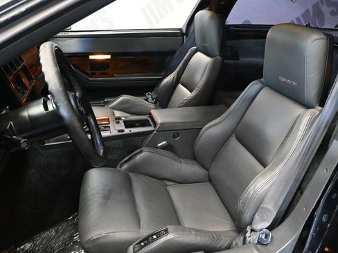 Used 1987 Chevrolet Corvette Coupe RWD image 12