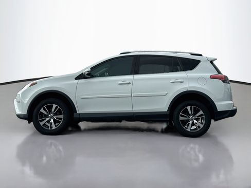 Used 2016 Toyota RAV4 XLE w/ Convenience Package AWD/4WD image 4