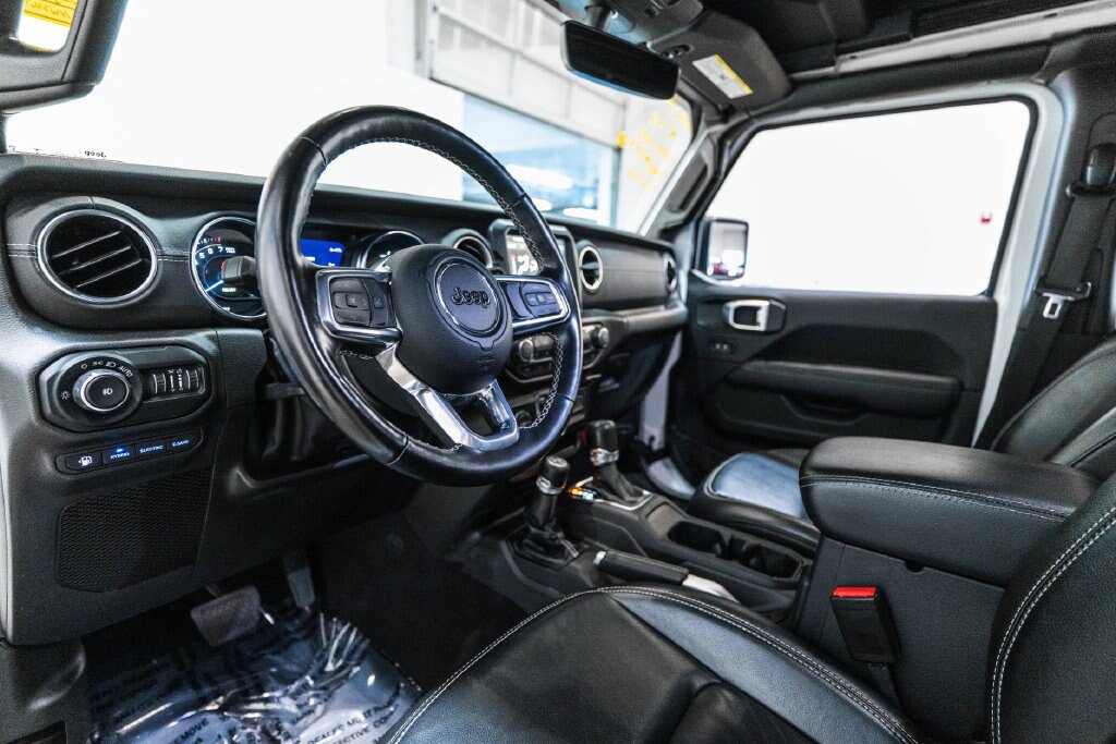 Used 2022 Jeep Wrangler Unlimited Sahara w/ Cold Weather Group AWD/4WD image 4