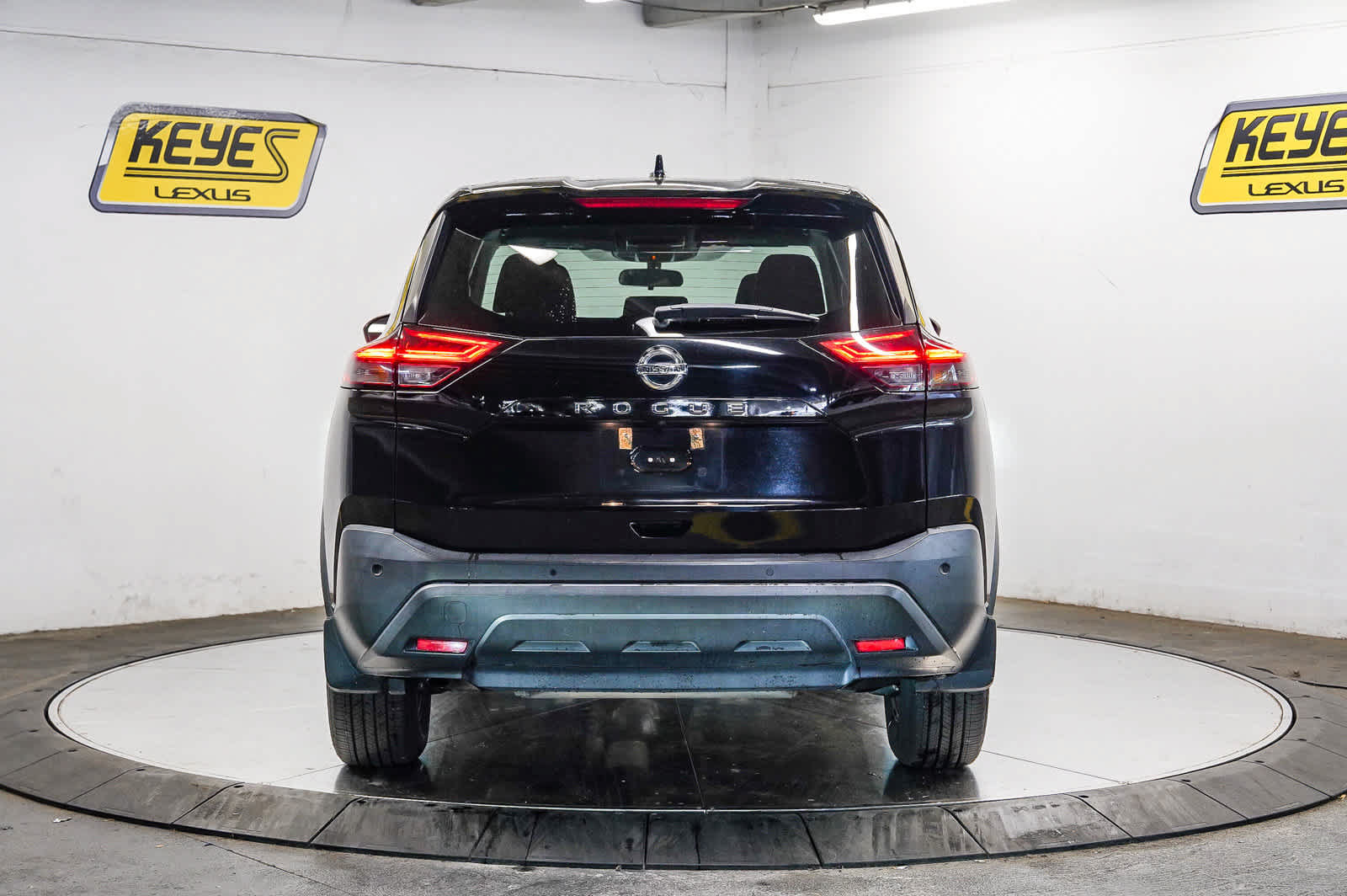 Used 2021 Nissan Rogue S FWD image 3