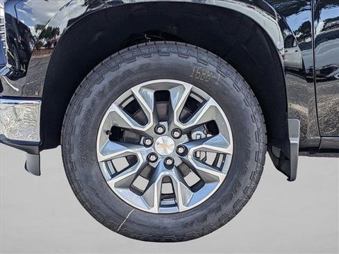 Used 2025 Chevrolet Silverado 1500 LT w/ Safety Package RWD image 9