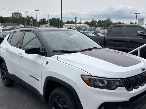 Used 2024 Jeep Compass Trailhawk w/ Trailhawk Convenience Group AWD/4WD image 2