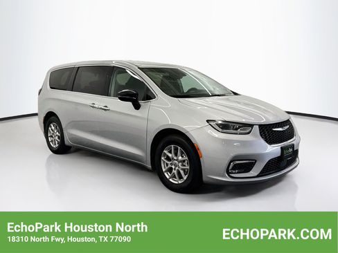Used 2024 Chrysler Pacifica Touring-L FWD image 1
