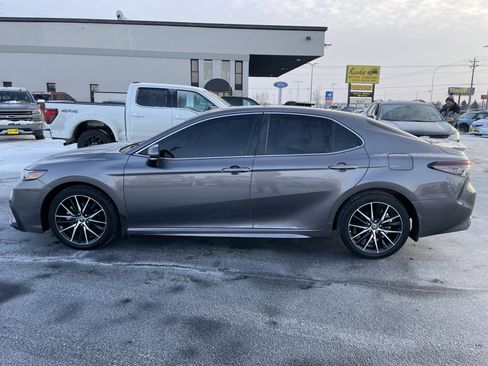 Used 2021 Toyota Camry SE w/ Cold Weather Package image 5