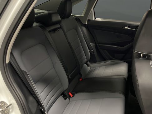 Used 2025 Volkswagen Jetta SE w/ Sunroof Package FWD image 25