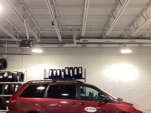 Used 2010 Toyota Sienna LE image 9