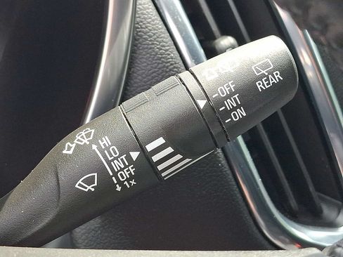 Used 2022 Chevrolet Equinox LT FWD image 24