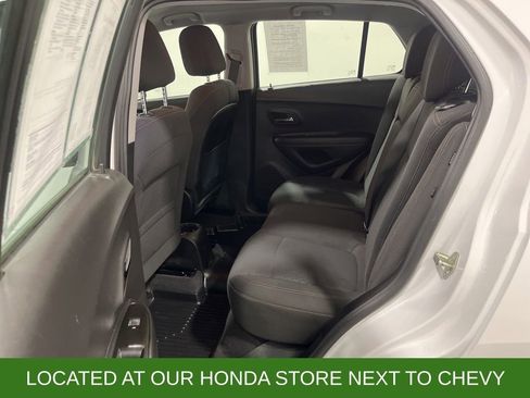 Used 2020 Chevrolet Trax LS AWD/4WD image 24