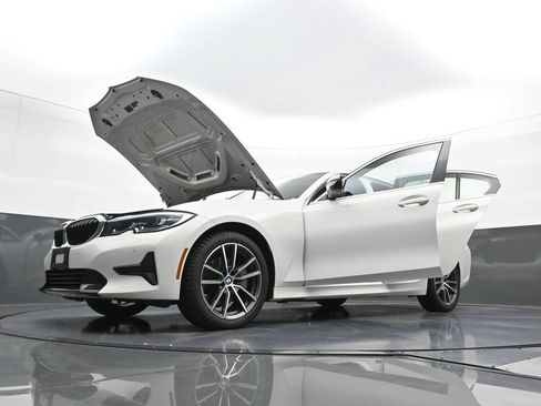Used 2021 BMW 330i xDrive Sedan w/ Driving Assistance Package AWD/4WD image 39