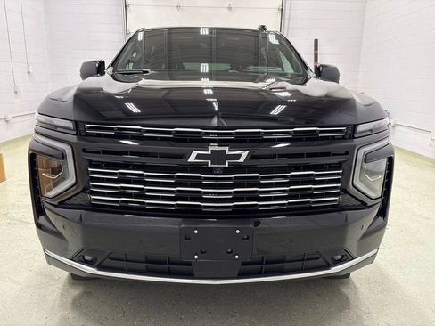 Used 2026 Chevrolet Suburban High Country AWD/4WD image 9