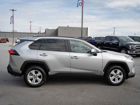 Used 2021 Toyota RAV4 XLE w/ Convenience Package image 11