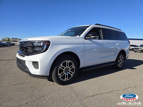 New 2025 Ford Expedition Active image 2