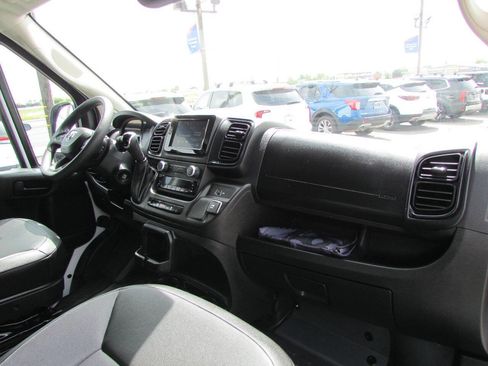 Used 2025 RAM ProMaster 2500 w/ Convenience Group FWD image 14