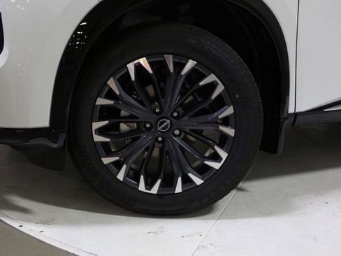 New 2026 Nissan Rogue Platinum w/ Platinum Premium Package image 2