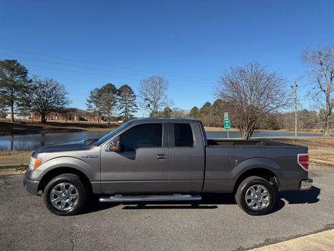 Used 2014 Ford F150 XLT w/ XLT Chrome Package image 2
