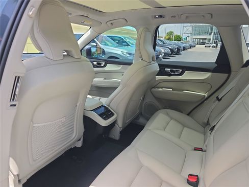 Used 2020 Volvo XC60 T5 Inscription FWD image 11