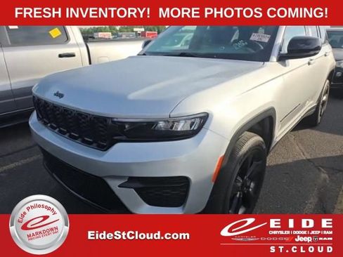 Used 2023 Jeep Grand Cherokee Altitude AWD/4WD image 1