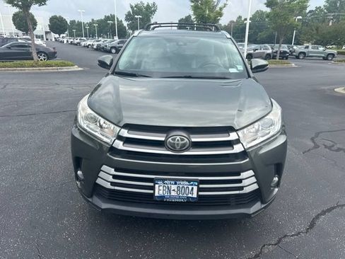 Used 2017 Toyota Highlander XLE AWD/4WD image 10