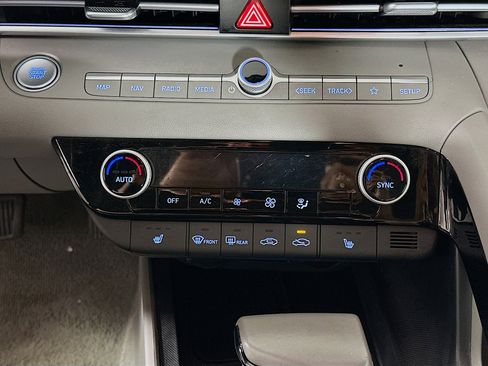 Used 2025 Hyundai Elantra SEL FWD image 23