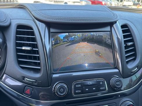 Used 2015 Chevrolet Impala LT w/ Convenience Package image 14