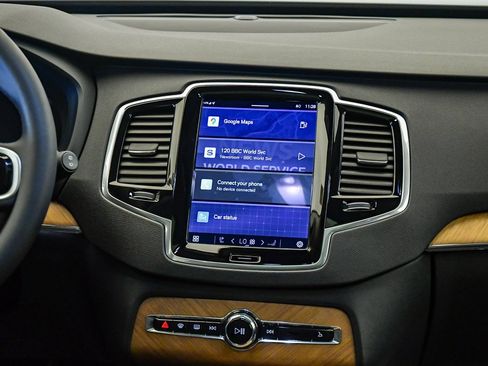 Certified 2025 Volvo XC90 B6 Plus image 14