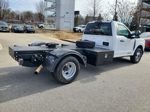 Used 2024 Ford F350 XLT image 3