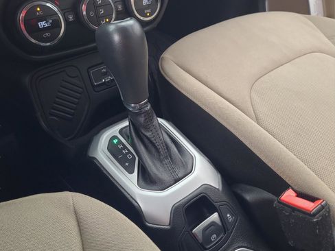 Used 2015 Jeep Renegade Latitude w/ Popular Equipment Group image 17