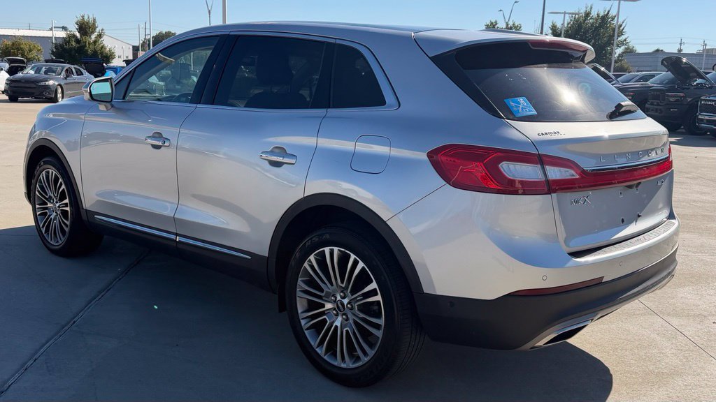 Used 2016 Lincoln MKX Reserve w/ Technology Package AWD/4WD image 3