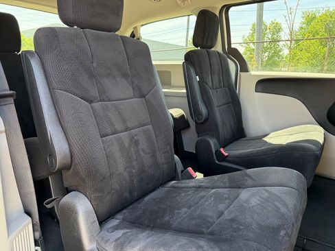 Used 2011 Dodge Grand Caravan Express FWD image 10