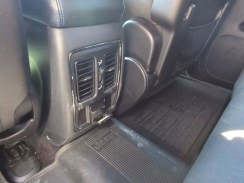 Used 2019 Jeep Grand Cherokee Laredo AWD/4WD image 24