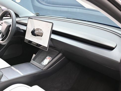 Used 2024 Tesla Model 3 Performance image 38