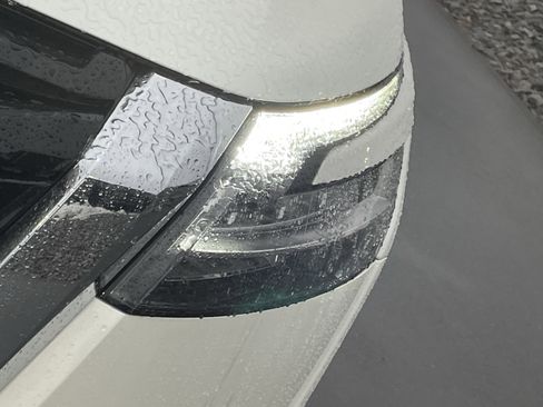 Used 2024 Nissan Pathfinder SL w/ SL Premium Package image 10