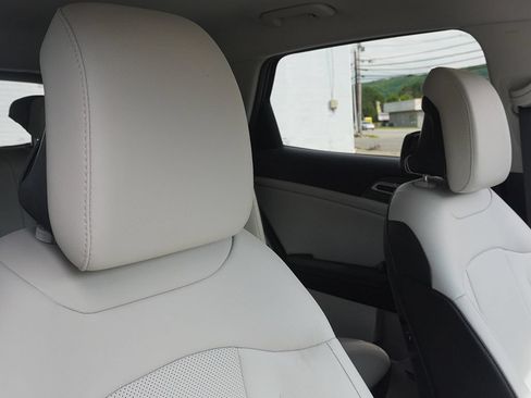 Used 2024 Kia Sportage EX FWD image 31