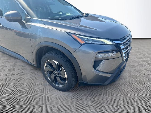 Used 2025 Nissan Rogue SV AWD/4WD image 2