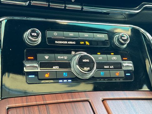 Used 2023 Lincoln Navigator Reserve image 22