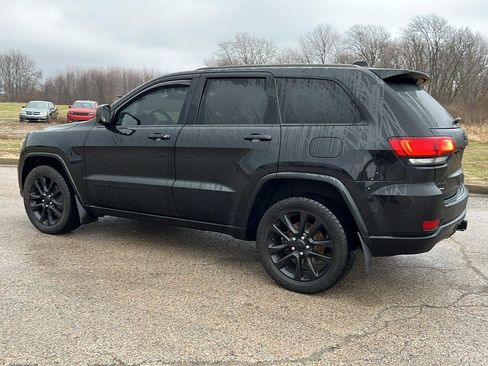 Used 2018 Jeep Grand Cherokee Altitude image 3