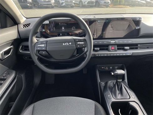 New 2025 Kia K4 LXS image 21